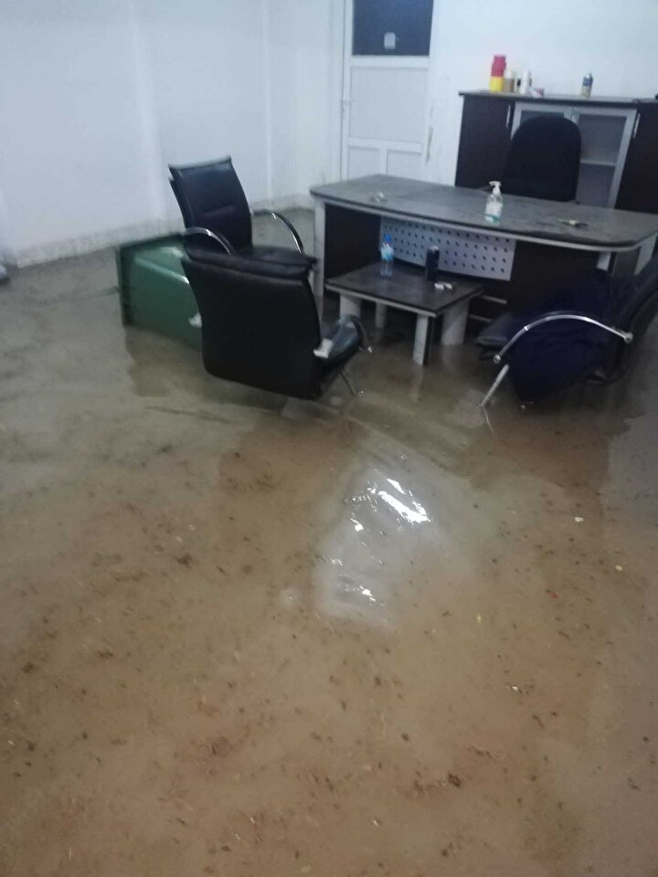 Hortum ve sel dehşeti: Araçlar sürüklendi evleri su bastı - 10. fotoğraf