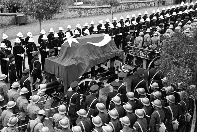 10 kasım 1938 Gününe ait Ulu Önder'in cenazesinden tarihe tanıklık eden fotoğraflar! - 8. fotoğraf