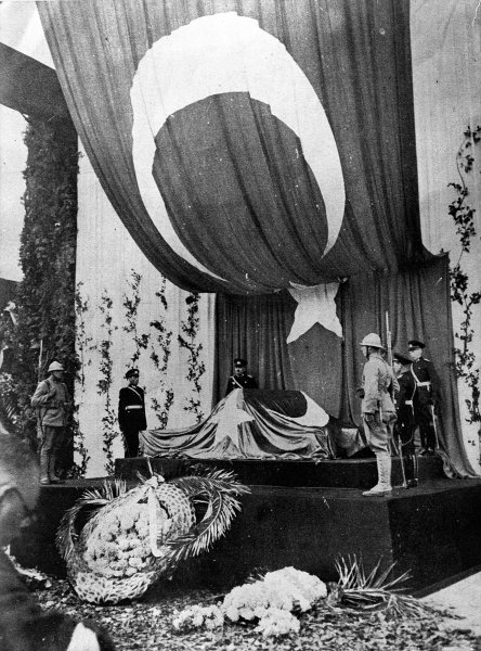 10 kasım 1938 Gününe ait Ulu Önder'in cenazesinden tarihe tanıklık eden fotoğraflar! - 14. fotoğraf