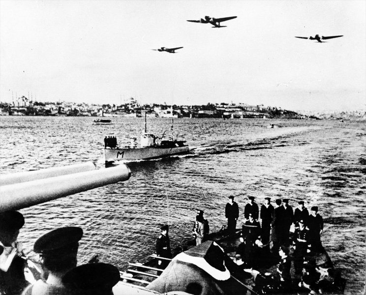 10 kasım 1938 Gününe ait Ulu Önder'in cenazesinden tarihe tanıklık eden fotoğraflar! - 5. fotoğraf