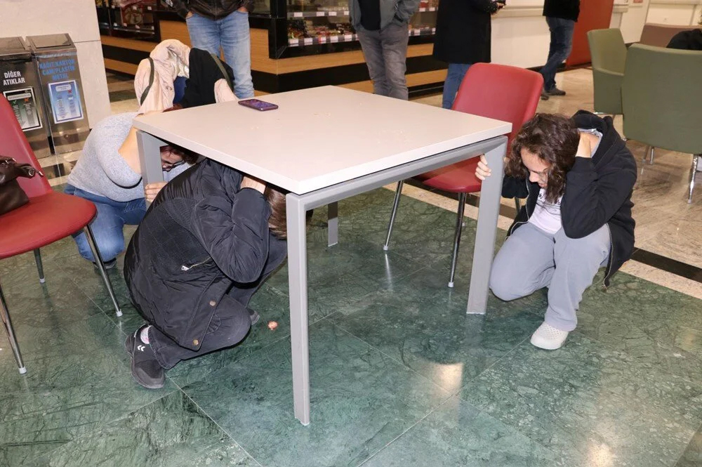 AFAD'ın yurt genelinde uyguladığı deprem tatbikatı tamamlandı - 6. fotoğraf