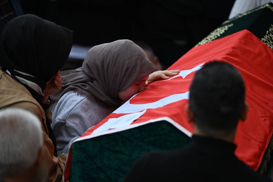 Okul saldırısında hayatını kaybedenler son yolcuğuna uğurlandı - 8. fotoğraf