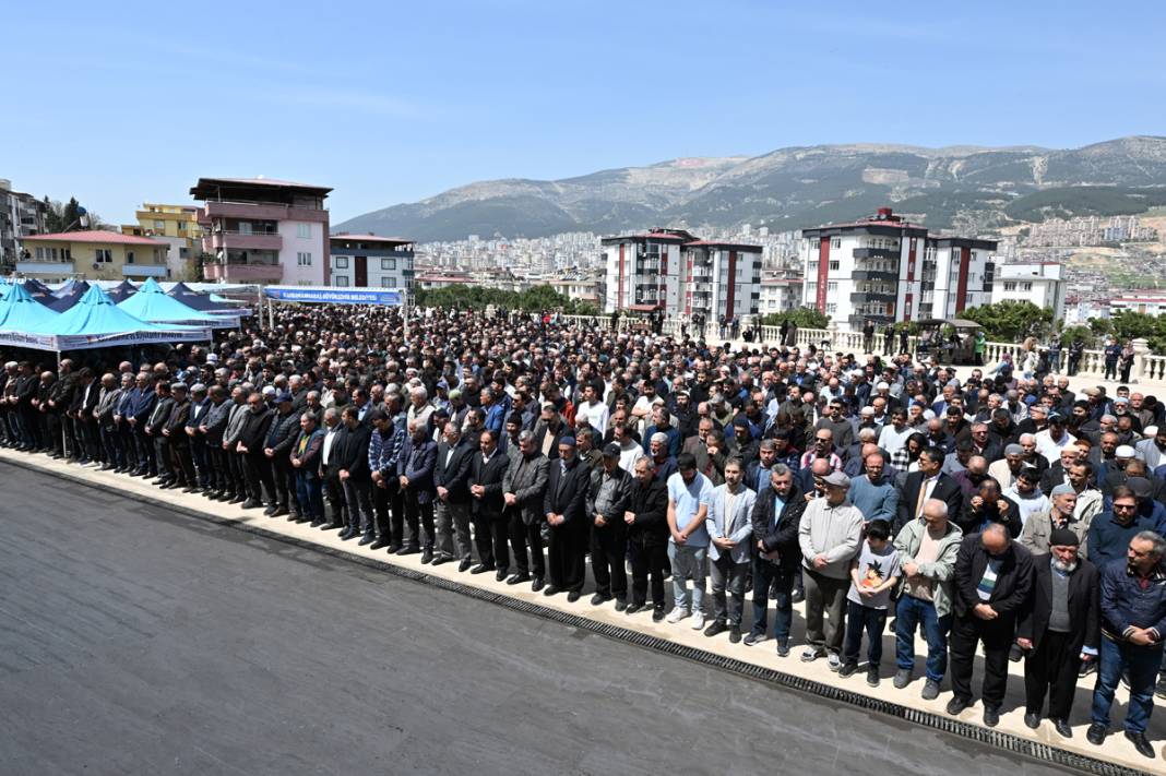Okul saldırısında hayatını kaybedenler son yolcuğuna uğurlandı - 7. fotoğraf