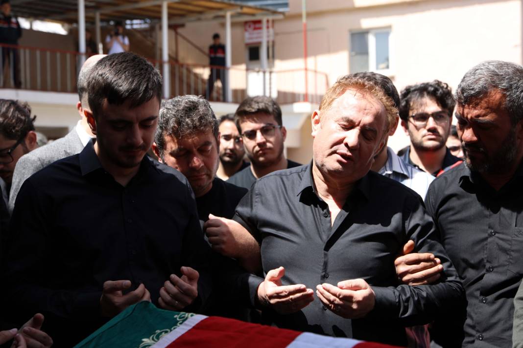 Okul saldırısında hayatını kaybedenler son yolcuğuna uğurlandı - 5. fotoğraf