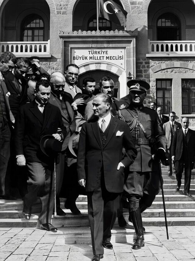 Ünlülerden 29 Ekim Cumhuriyet Bayramı paylaşımları - 4. fotoğraf