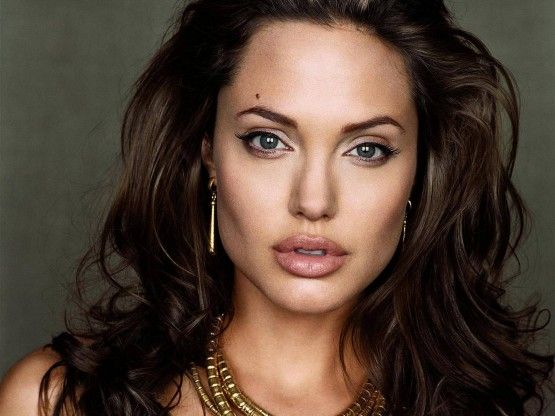 Angelina Jolie'nin Şok Sırları... OKUYUN..! - 17. fotoğraf