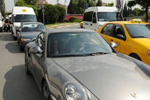 Kıvanç Sevgilisini Öpücüklere Boğdu! - 9. fotoğraf
