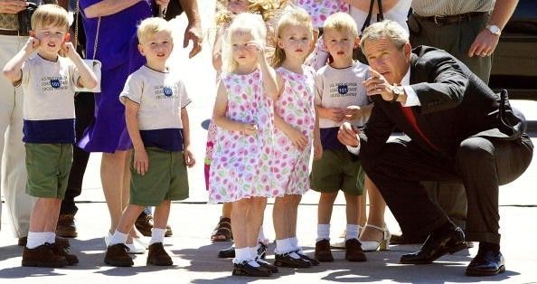 ONLARA BİR DE ŞİMDİ BAKIN! HAYATTA KALMAYI BAŞARAN İLK 'YEDİZ' BEBEKLERDİ... - 6. fotoğraf