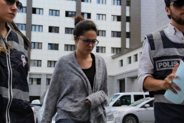 Ünlü Oyuncunun Boğaz Manzaralı Villasında Esrar Bahçesi! - 22. fotoğraf