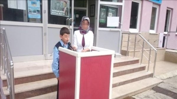 ŞOKE EDEN OLAY TRABZON'DA YAŞANDI! TAM 20 YIL BU ŞEKİLDE DERSE GİRDİ KİMSE FARK ETMEDİ! - 1. fotoğraf