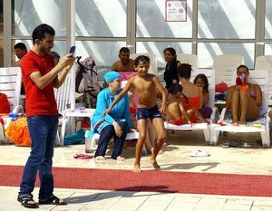 Suriyeli Ahmed ailesiyle birlikte hayatının ilk tatilini yapıyor - 4. fotoğraf