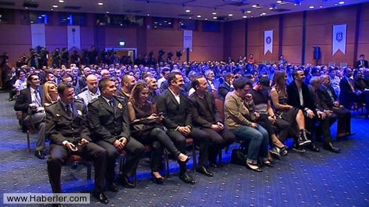 Demet Akalın'ın Firikik Mücadelesi;Törene Damgasını Vurdu! - 9. fotoğraf