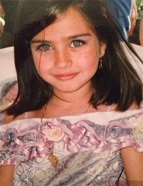 Ünlü isim çocukluk fotoğrafını paylaştı. Tanıyabildiniz mi? - 1. fotoğraf