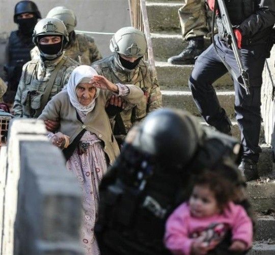 GÖREN HERKES DUVARDAKİ YAZIYI MUTLAKA OKUYOR! BAKIN DUVARDA NE YAZIYOR... - 6. fotoğraf