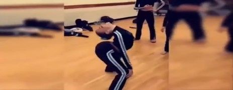 DÜNYA BU KIZI KONUŞUYOR! Hareketi Yaptı Ama.... BAKAMAYACAKSINIZ!   - 4. fotoğraf