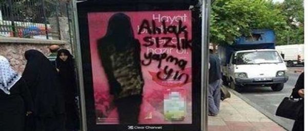 YOK ARTIK DİYECEKSİNİZ! Bilboard'a Asılan Reklamı Görünce Halk İsyan Etti! - 5. fotoğraf