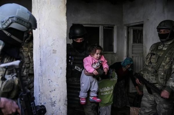 GÖREN HERKES DUVARDAKİ YAZIYI MUTLAKA OKUYOR! BAKIN DUVARDA NE YAZIYOR... - 3. fotoğraf