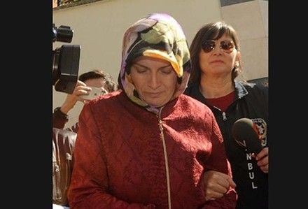 BERATCAN’IN ANNESİNİN SEVGİLİSİYLE FOTOĞRAFLARI ORTAYA ÇIKTI! POLİSLER CEP TELEFONUNDAN ELE GEÇİRDİ! - 1. fotoğraf
