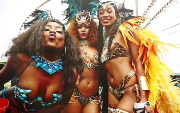 RİHANNA, BARBADOS FESTİVALİ'NDE RESMEN COŞTU! - 4. fotoğraf