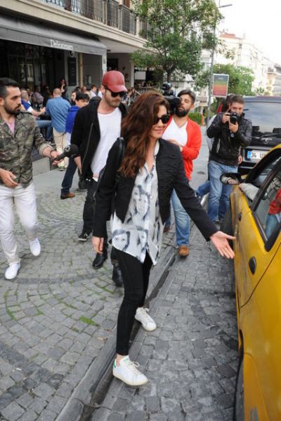 Kıvanç Sevgilisini Öpücüklere Boğdu! - 13. fotoğraf