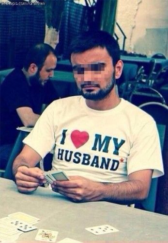 CAMİDE GİYDİĞİ TİŞÖRT ŞOKE ETTİ! BÖYLE CAHİLLİK OLMAZ DEDİRTTİ! - 2. fotoğraf