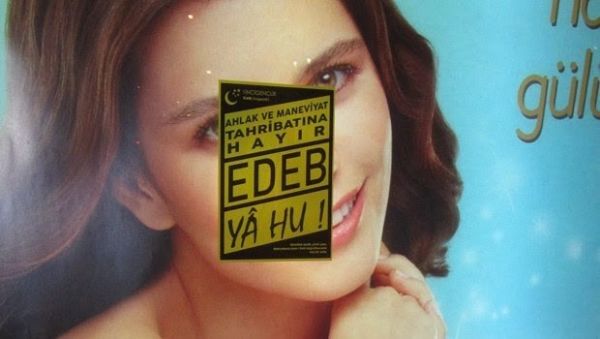 YOK ARTIK DİYECEKSİNİZ! Bilboard'a Asılan Reklamı Görünce Halk İsyan Etti! - 6. fotoğraf