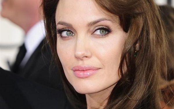 Angelina Jolie'nin Şok Sırları... OKUYUN..! - 2. fotoğraf
