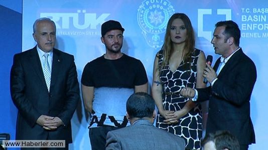 Demet Akalın'ın Firikik Mücadelesi;Törene Damgasını Vurdu! - 14. fotoğraf