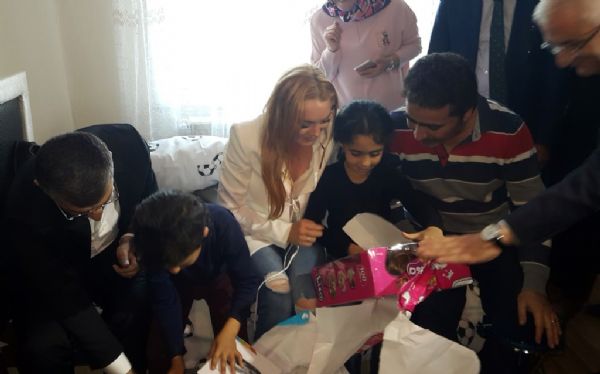 Hollywood'un ünlü yıldızı Lindsay Lohan Suriyeli aileyi ziyaret etti	 - 9. fotoğraf