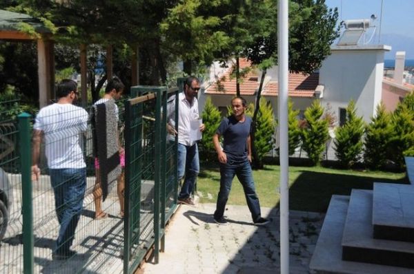 Ünlü Oyuncunun Boğaz Manzaralı Villasında Esrar Bahçesi! - 35. fotoğraf