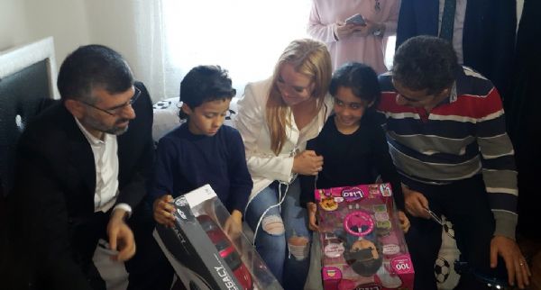 Hollywood'un ünlü yıldızı Lindsay Lohan Suriyeli aileyi ziyaret etti	 - 10. fotoğraf