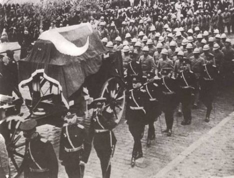 Atatürkün Cenaze Törenine Ait Fotoğraflar! - 9. fotoğraf