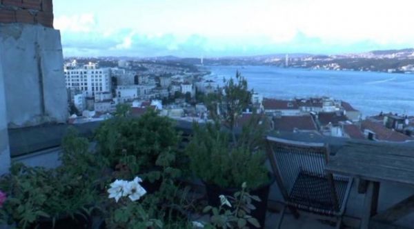 Ünlü Oyuncunun Boğaz Manzaralı Villasında Esrar Bahçesi! - 1. fotoğraf