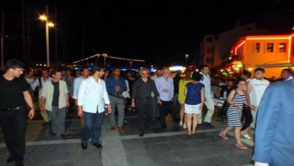 HANGİ ÜNLÜ İSİM SU İÇİP 5 BİN DOLAR BAHŞİŞ BIRAKTI! BÖYLESİ GÖRÜLMDEDİ! - 2. fotoğraf