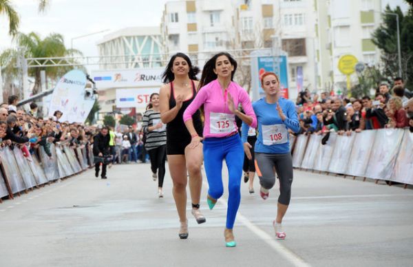 Runatolia Maratonu ‘Yüksek Topuk’ Yarışıyla Başladı... - 8. fotoğraf