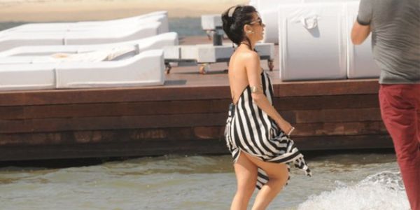 Hande Yener, rüzgarın azizliğine uğradı...Frikik verdi...  - 7. fotoğraf