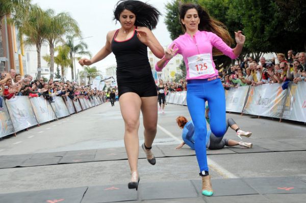 Runatolia Maratonu ‘Yüksek Topuk’ Yarışıyla Başladı... - 1. fotoğraf