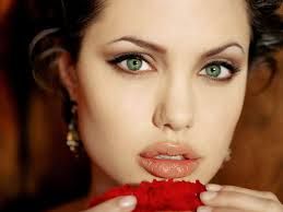 Angelina Jolie'nin Şok Sırları... OKUYUN..! - 9. fotoğraf