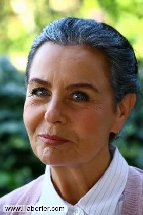 Fatma Girik'in 71 Yaş Güzelliğle Dikkat Çekiyor! - 13. fotoğraf