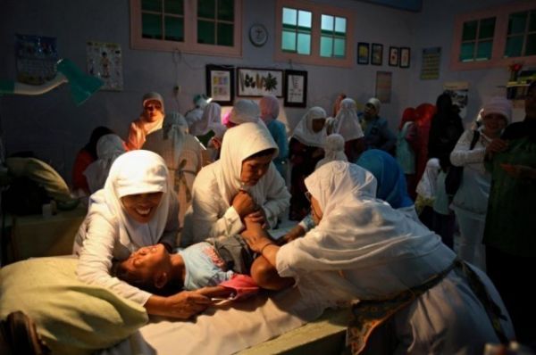 Korkunç gelenek! Her genç kız 14 yaşında sünnet... - 6. fotoğraf
