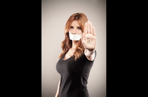 Ünlüler 'Kadına Şiddete Son' demek için objektif karşısına geçti - 10. fotoğraf