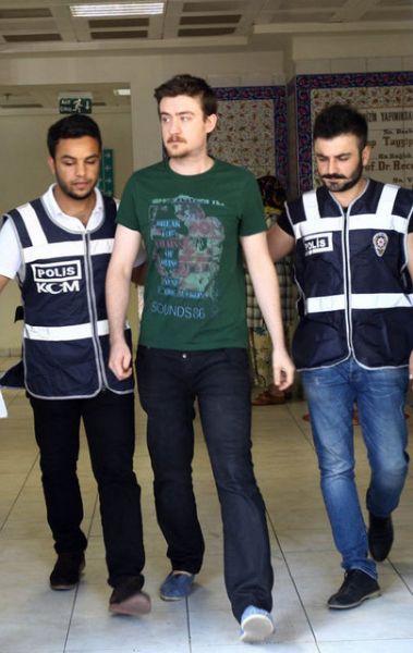 Ünlü Oyuncunun Boğaz Manzaralı Villasında Esrar Bahçesi! - 17. fotoğraf
