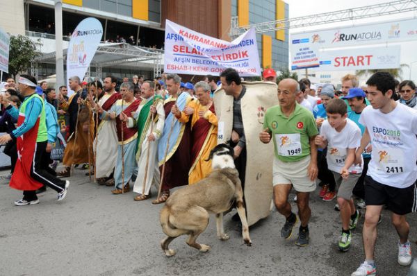 Runatolia Maratonu ‘Yüksek Topuk’ Yarışıyla Başladı... - 9. fotoğraf
