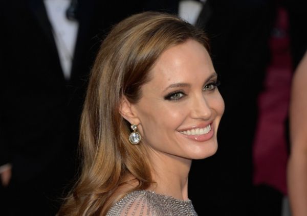 Angelina Jolie'nin Şok Sırları... OKUYUN..! - 5. fotoğraf