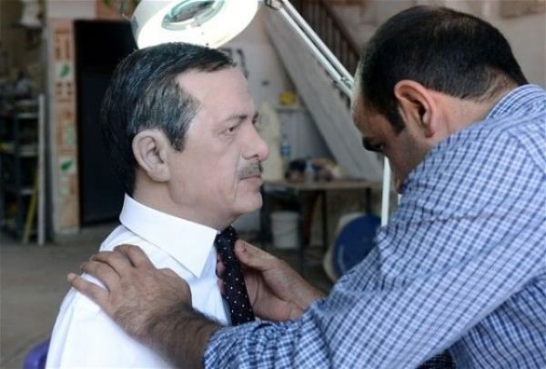 Topladığı saçlarla Cumhurbaşkanı'nın heykelini yaptı - 6. fotoğraf