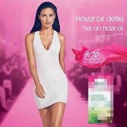 YOK ARTIK DİYECEKSİNİZ! Bilboard'a Asılan Reklamı Görünce Halk İsyan Etti! - 1. fotoğraf