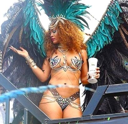 RİHANNA, BARBADOS FESTİVALİ'NDE RESMEN COŞTU! - 2. fotoğraf