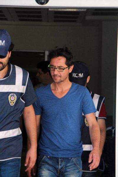 Ünlü Oyuncunun Boğaz Manzaralı Villasında Esrar Bahçesi! - 15. fotoğraf
