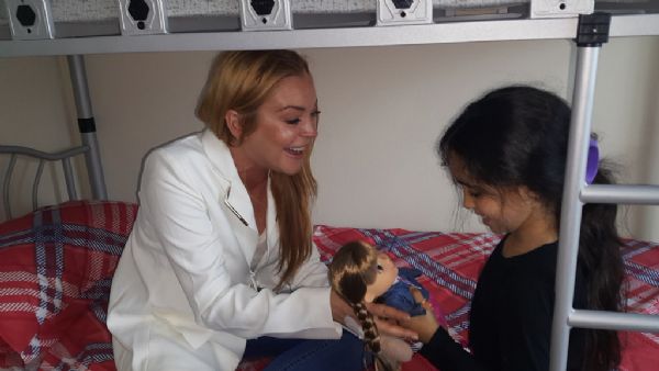 Hollywood'un ünlü yıldızı Lindsay Lohan Suriyeli aileyi ziyaret etti	 - 5. fotoğraf