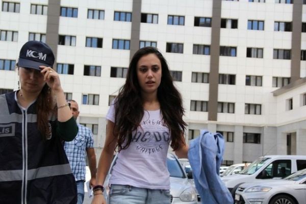 Ünlü Oyuncunun Boğaz Manzaralı Villasında Esrar Bahçesi! - 27. fotoğraf